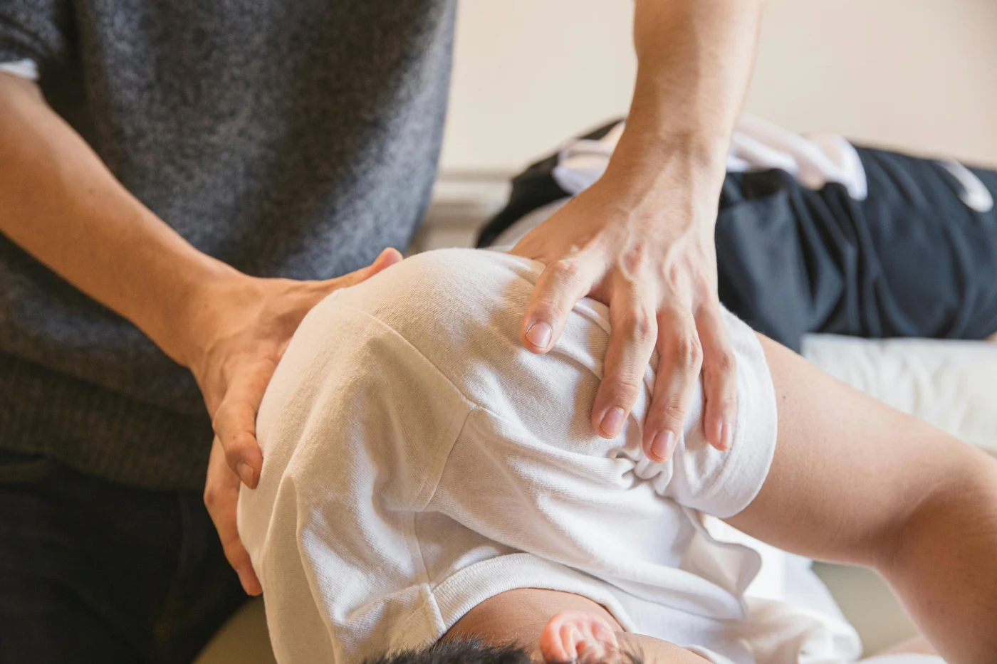Chiropractor adjustment shoulder